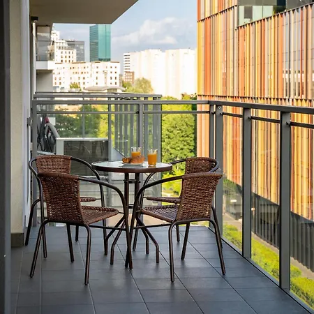 Wola Luxury Apartamento Varsóvia