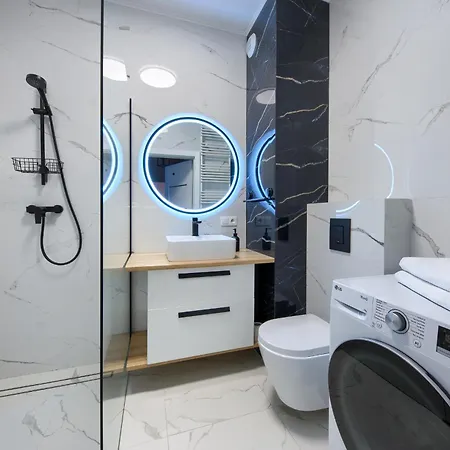 Wola Luxury 아파트