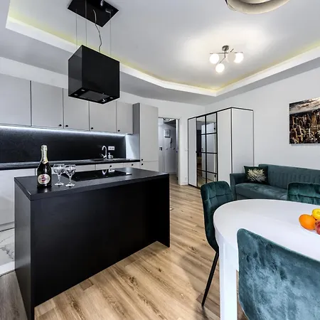 Wola Luxury Apartman *